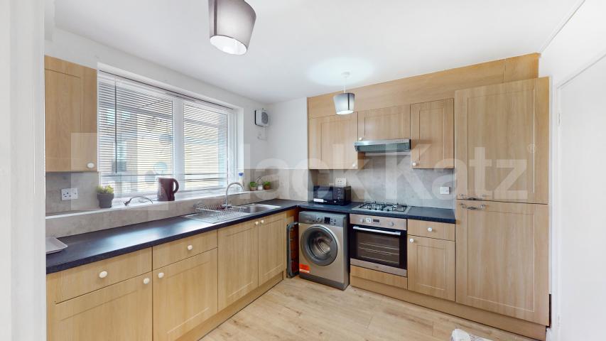 			3 Bedroom, 1 bath, 1 reception Flat			 Plender Street, Camden